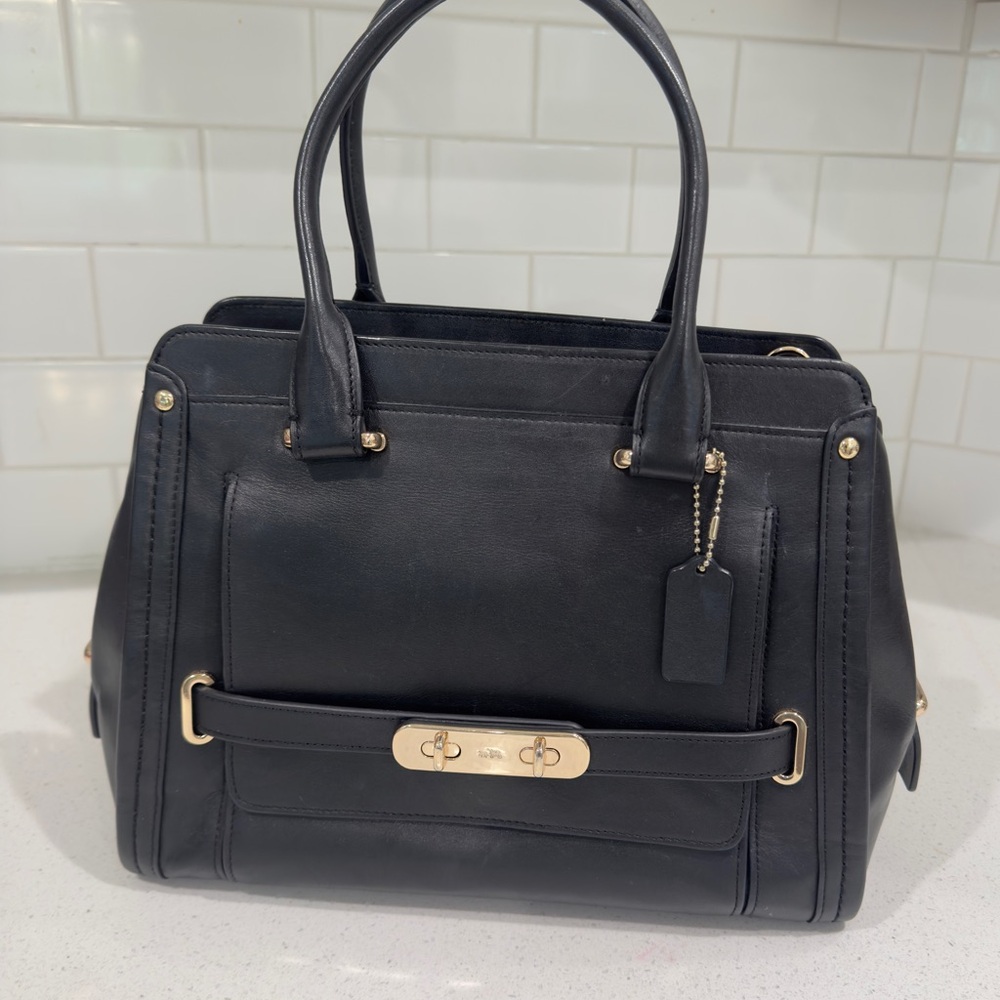 Coach 🖤 Swagger Frame Leather Handbag